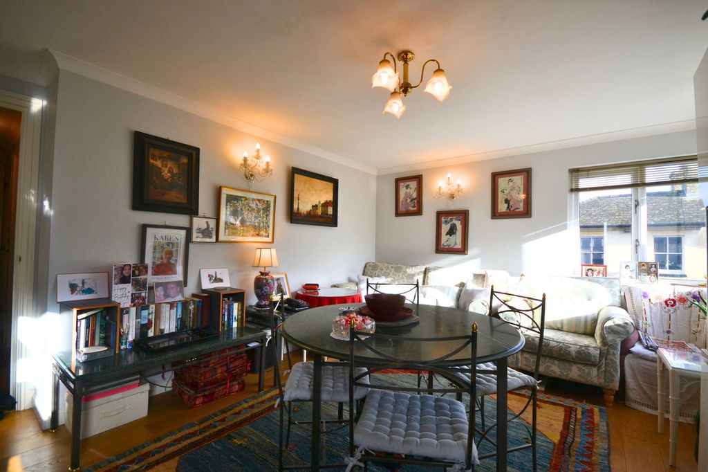 Property photo 2 of 8