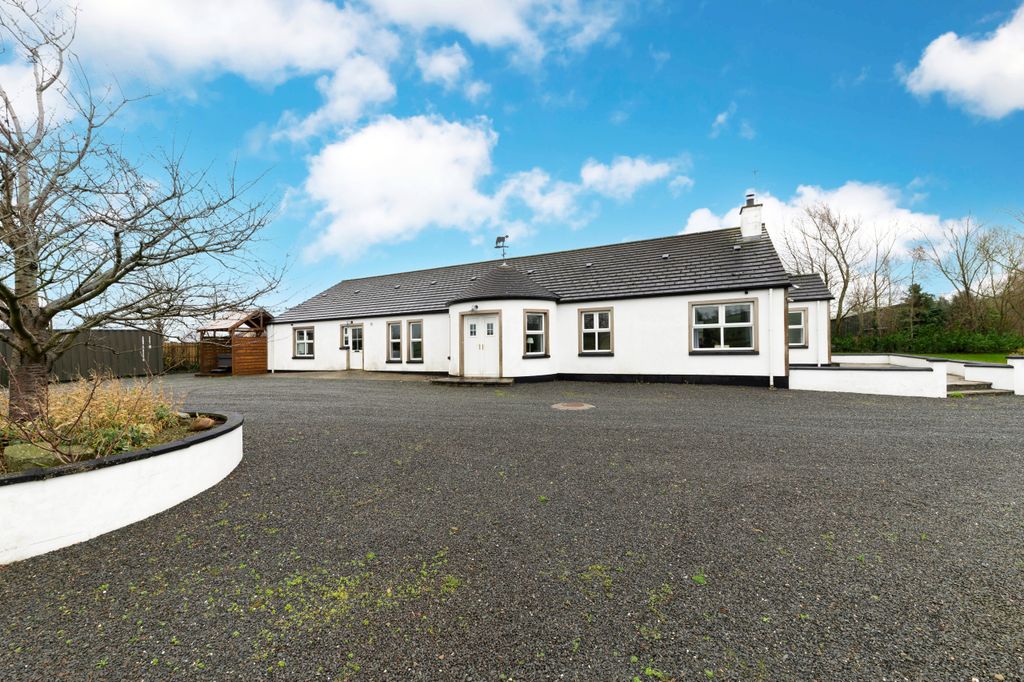 Property photo 1 of 55 005