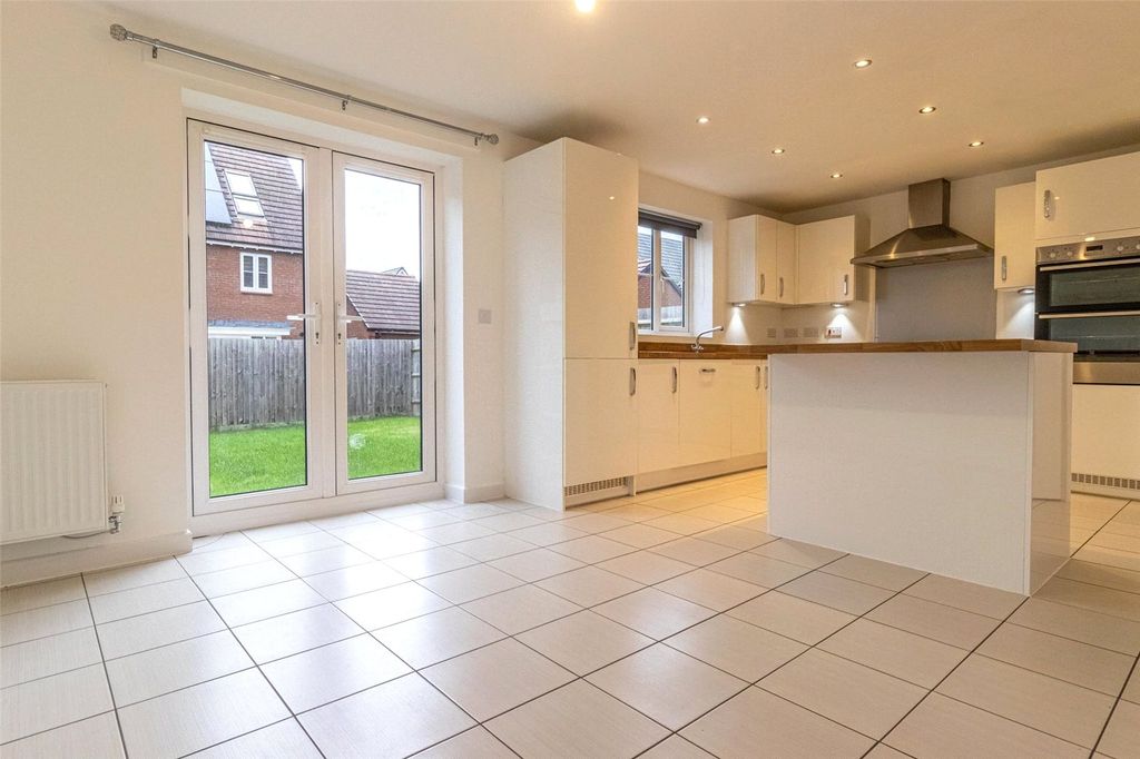 Property photo 3 of 18 Picture No. 06
