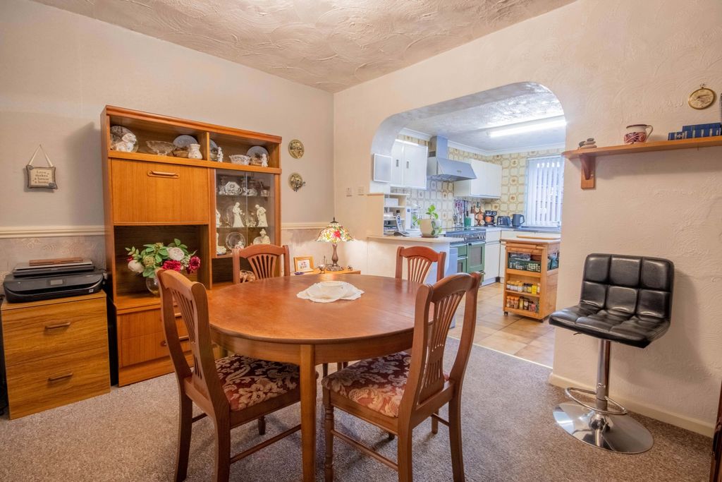 Property photo 3 of 20 Bracken-11