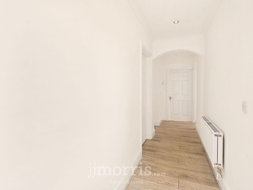 Property photo 3 of 38