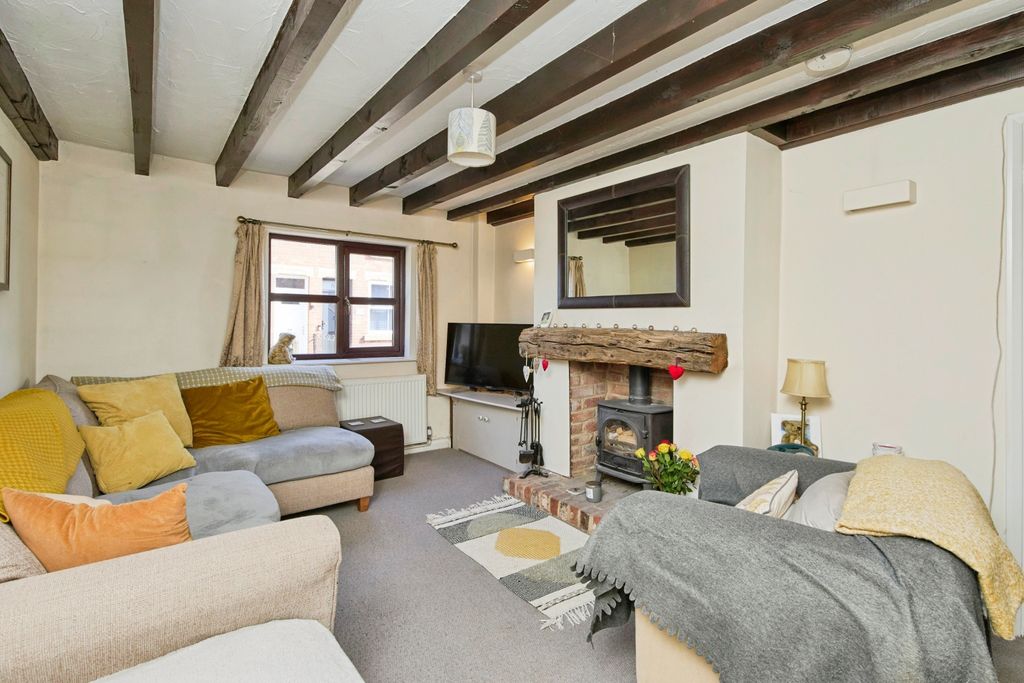 Property photo 2 of 18 Lounge