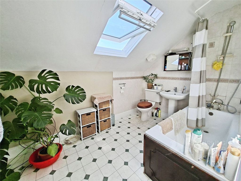 Property photo 3 of 8 Bathroom