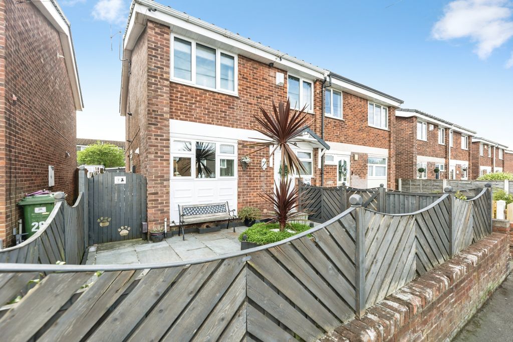 Property photo 1 of 15 Front Garden