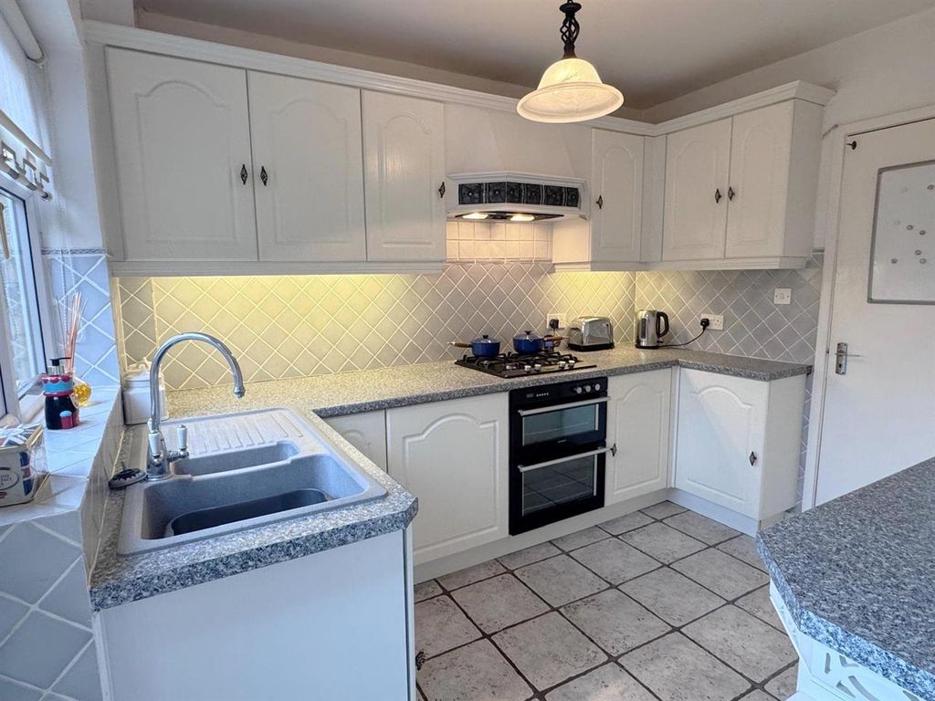 Property photo 3 of 16 Kitch 1.Jpg