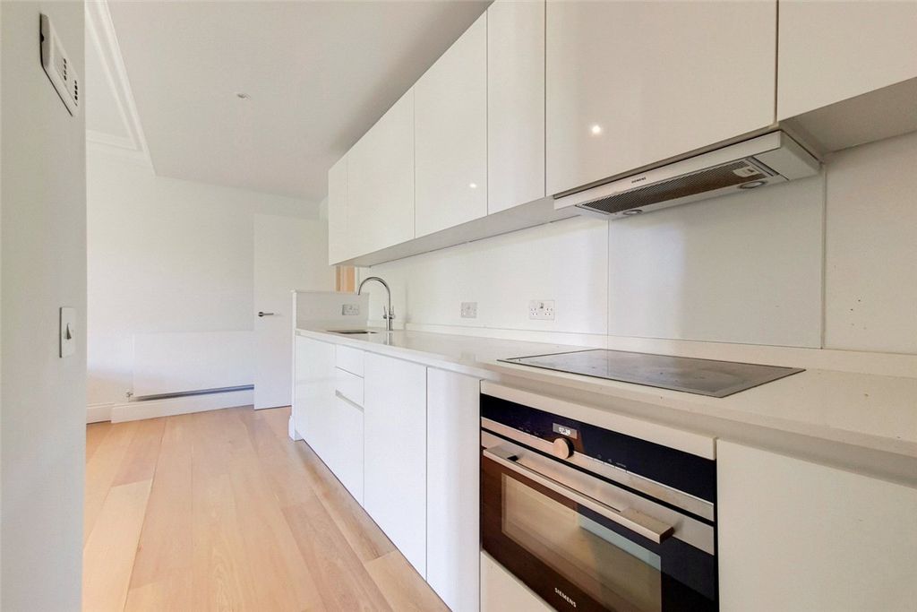 Property photo 2 of 13 Picture No. 10