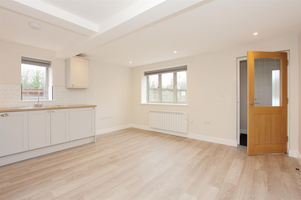 Property photo 3 of 11 46c Willetts Court Ph4.Jpg