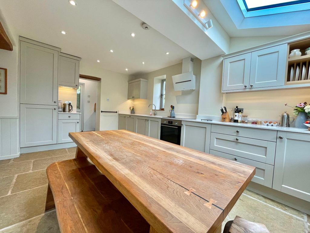 Property photo 2 of 47