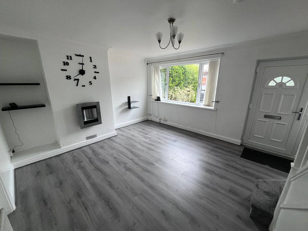 Property photo 3 of 12 Lounge