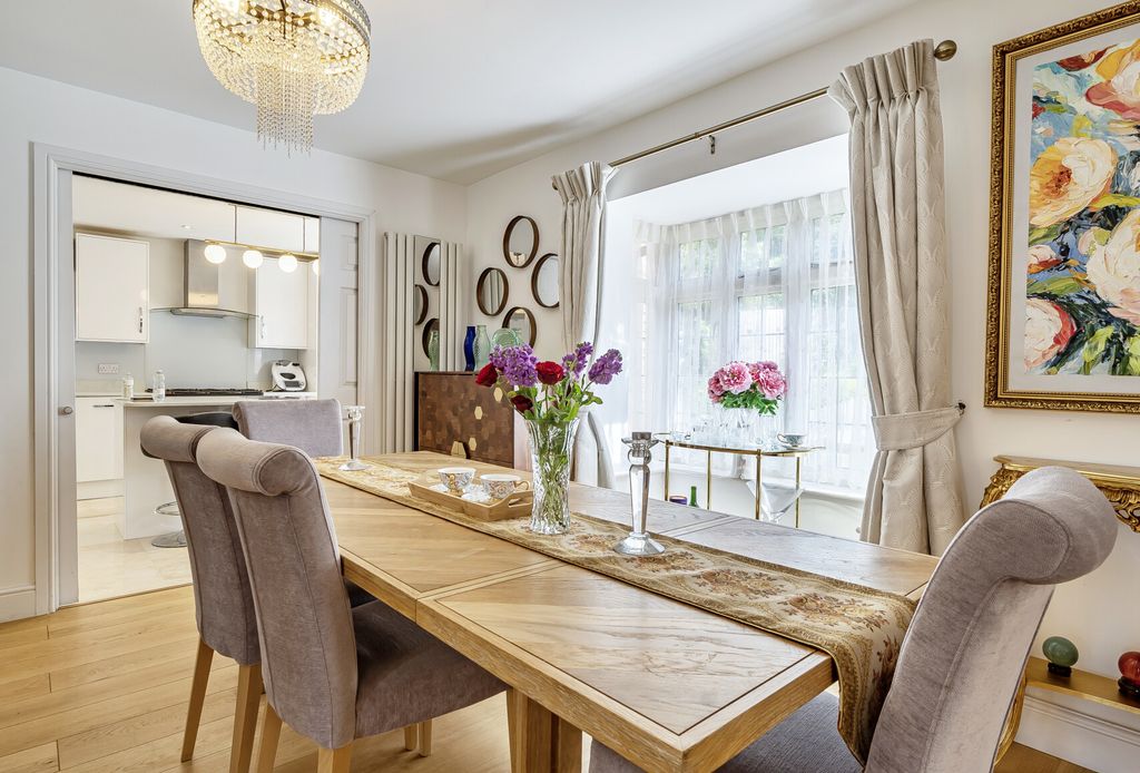 Property photo 2 of 12 1316922-29-685Dad...