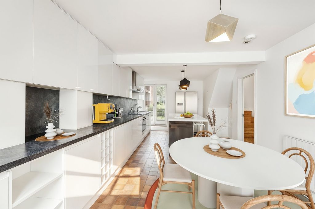 Property photo 2 of 15 Kitchen