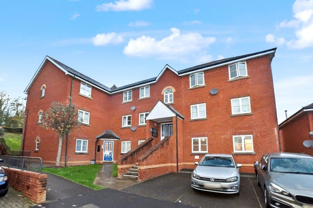 Property photo 1 of 8 Front Aspect