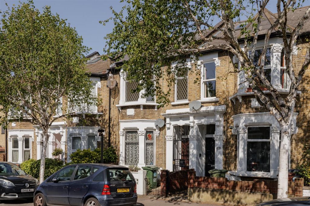 Property photo 1 of 14 Orford Road, E17