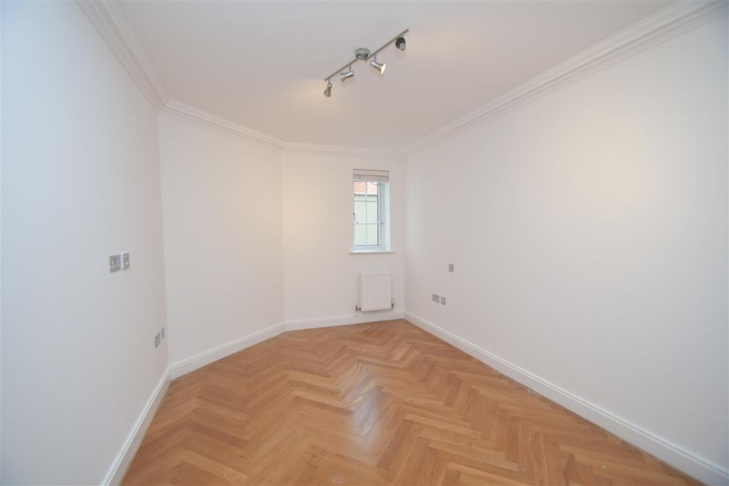 Additional image 7 of 2 bed flat for saleEastcote Road, Pinner HA5