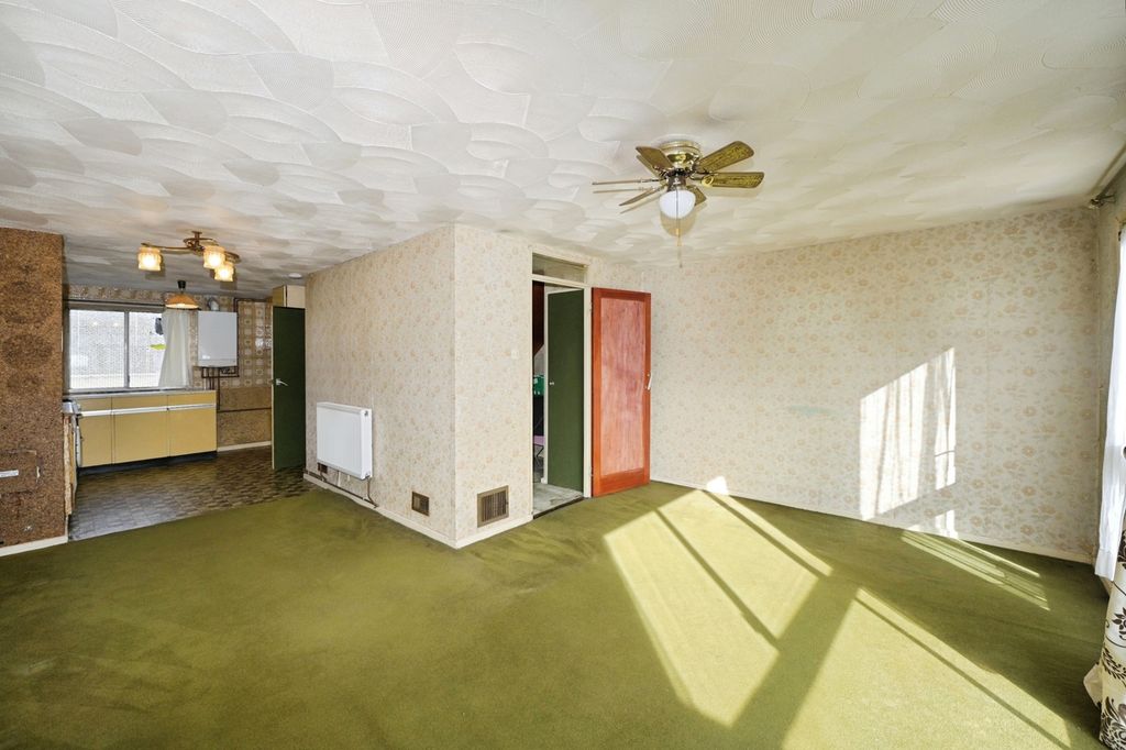 Property photo 3 of 20 Lounge/Diner