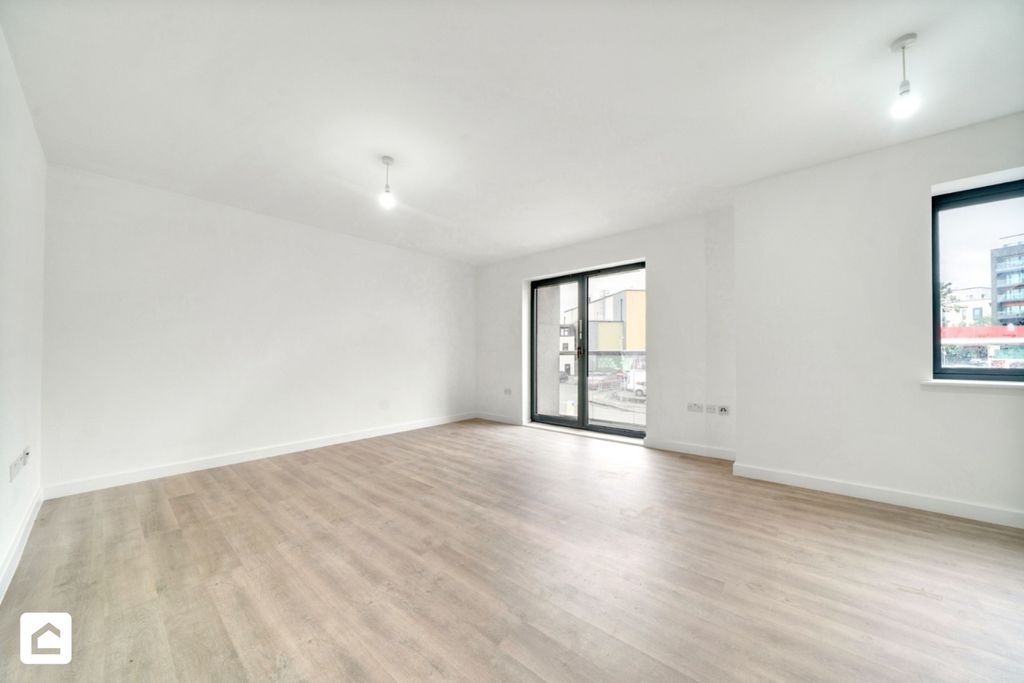 Property photo 2 of 12 3