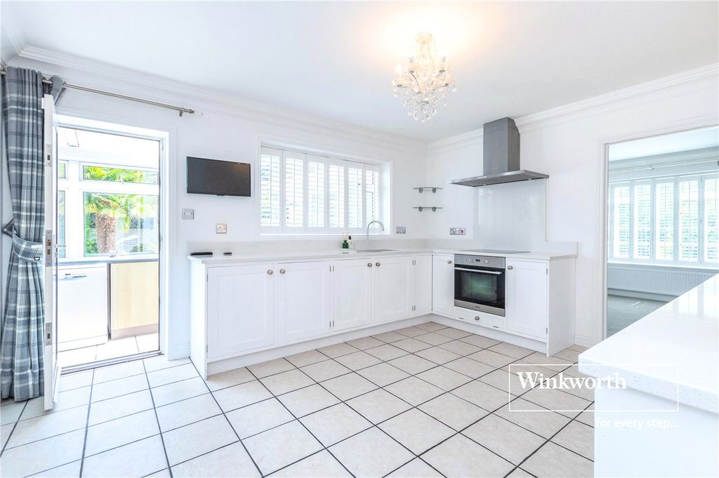 Property photo 2 of 18 Picture No. 32