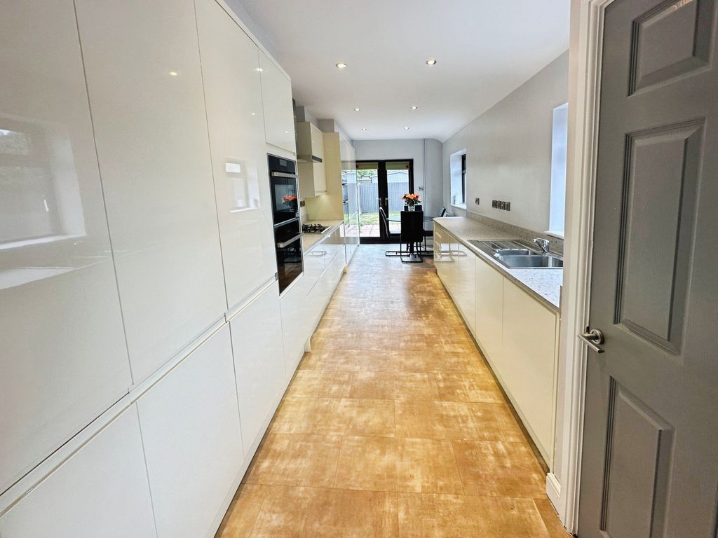 Property photo 3 of 20 Kitchen/Diner