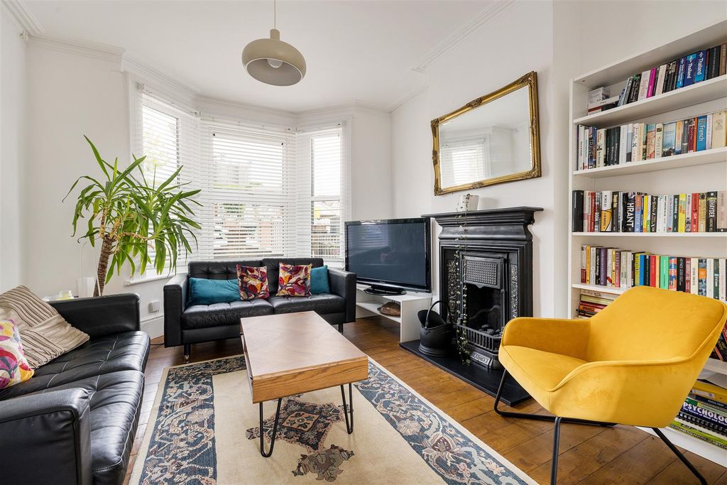 Property photo 2 of 32