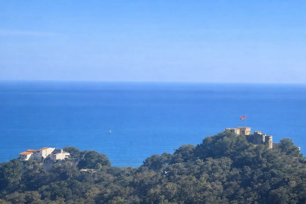 Property photo 2 of 5