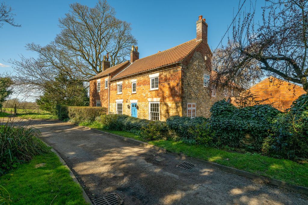 Property photo 1 of 53