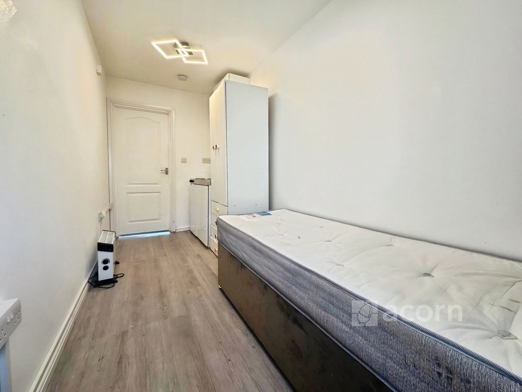 Property photo 3 of 5 10252c3F-9Ae0Be4B...