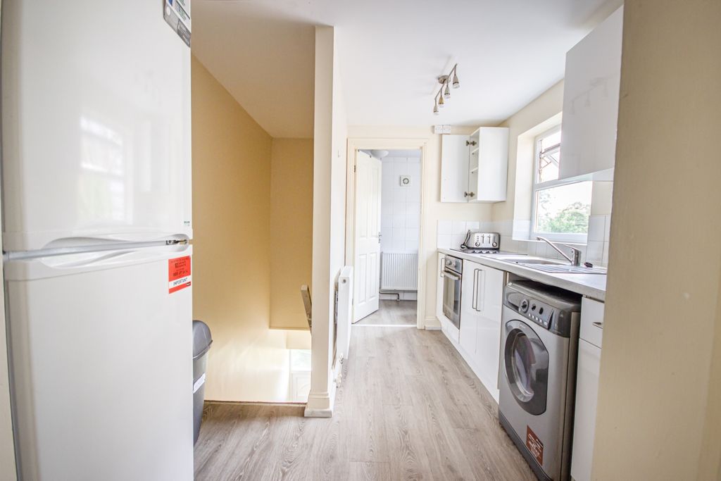 Property photo 2 of 12 9