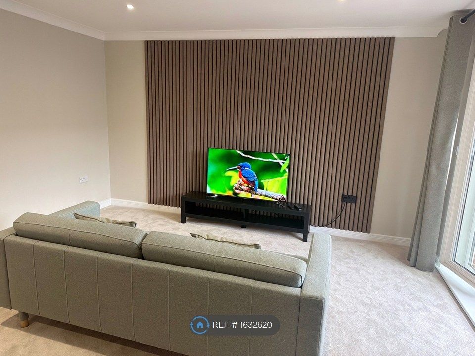 Property photo 3 of 20 Lounge