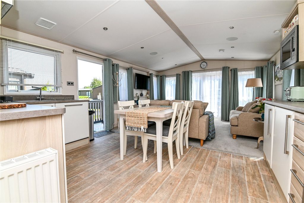Property photo 2 of 17 Picture No. 04