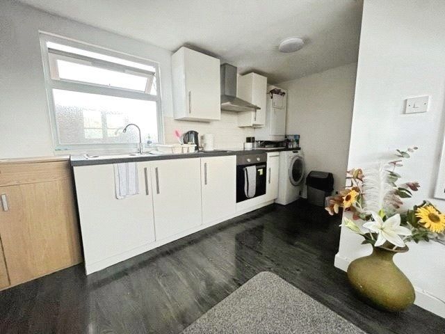 Property photo 2 of 7 Kitchen