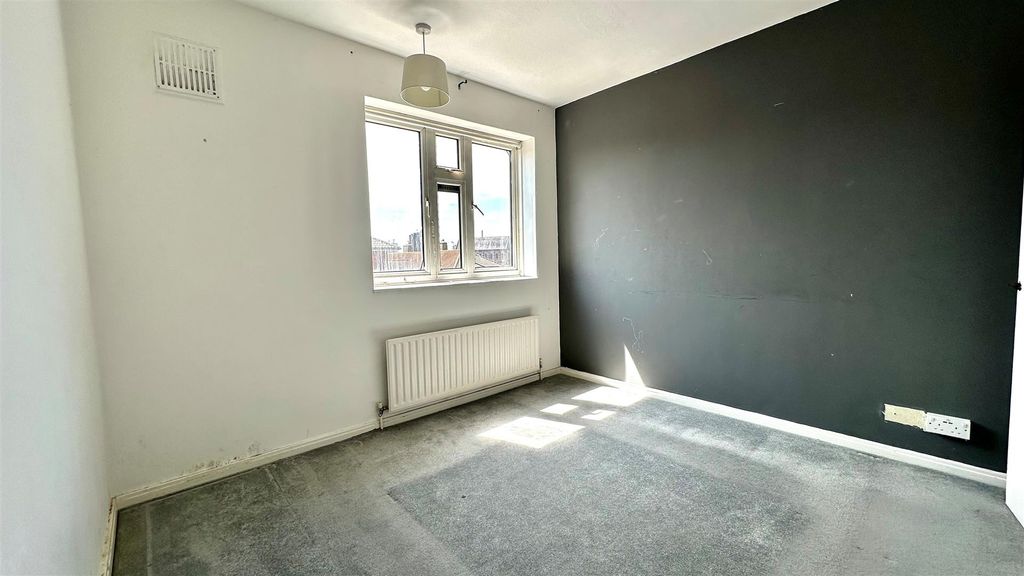 Property photo 3 of 9 24.Jpg