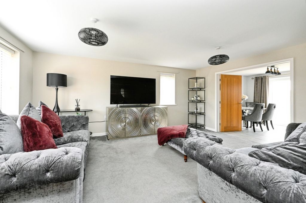 Property photo 2 of 21 Pbox-Img.Jpg