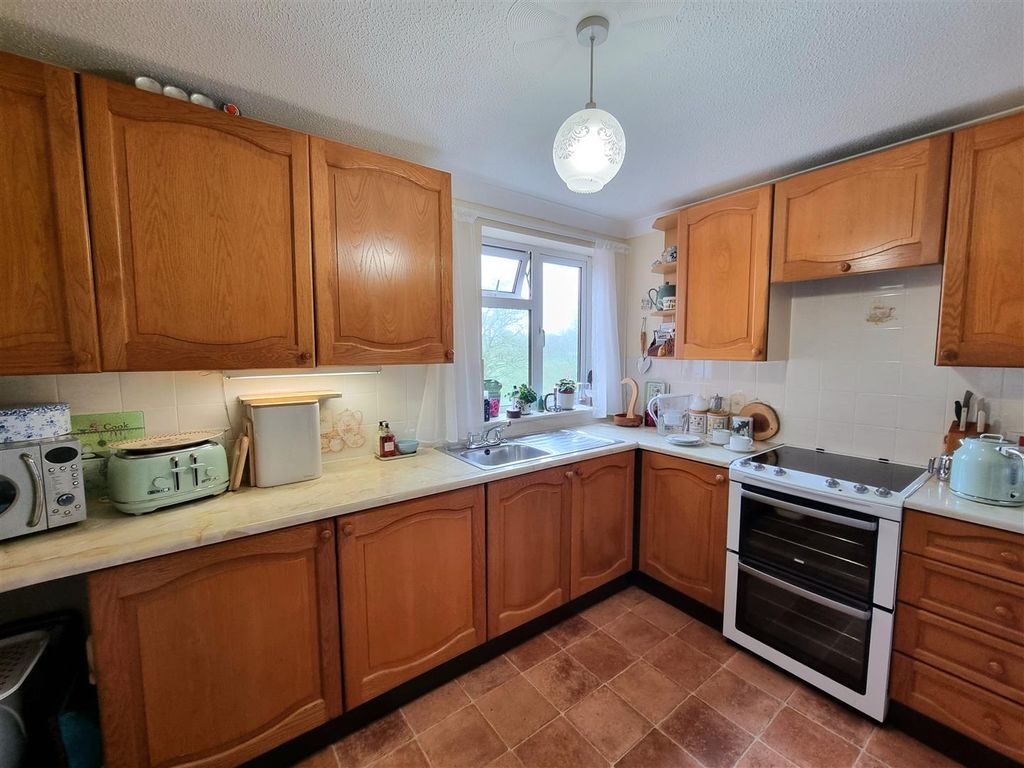 Property photo 3 of 8 Kitchen.Jpg