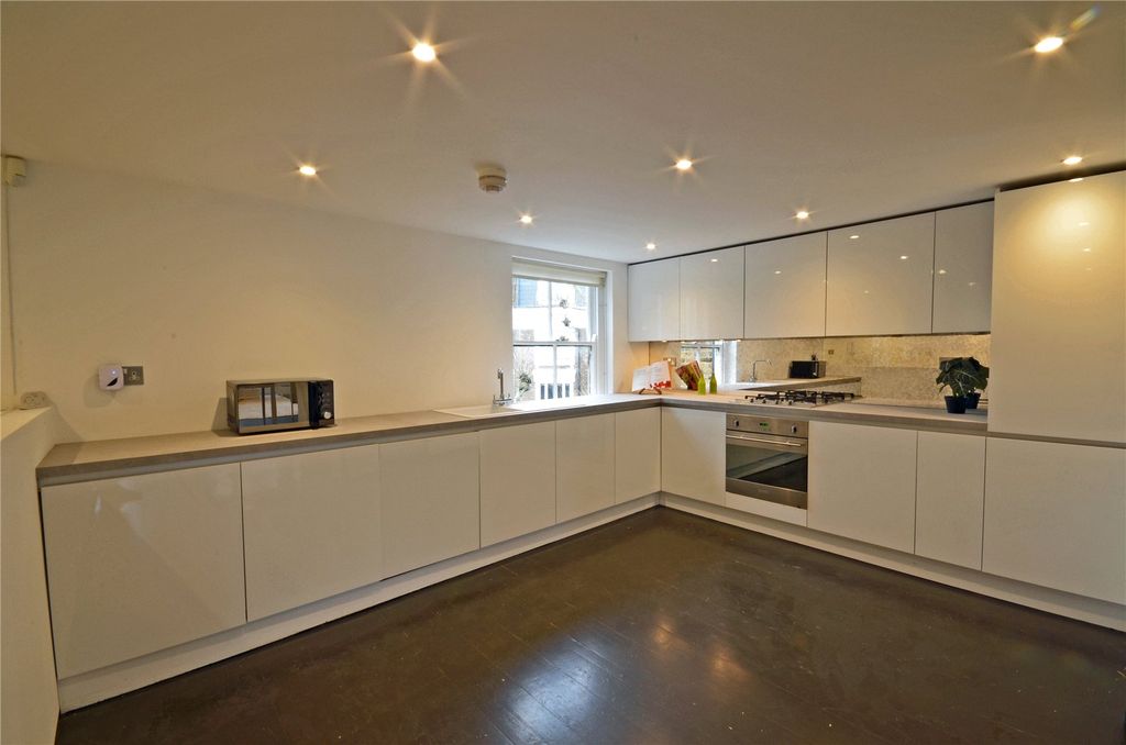 Property photo 2 of 11 Picture No. 20