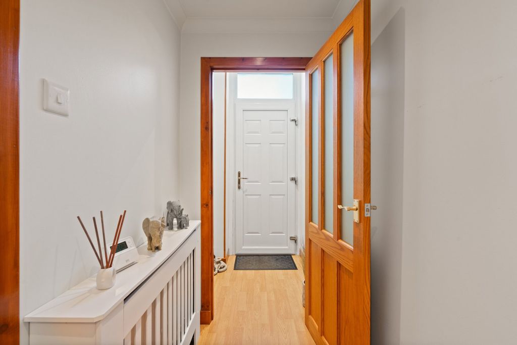 Property photo 2 of 27