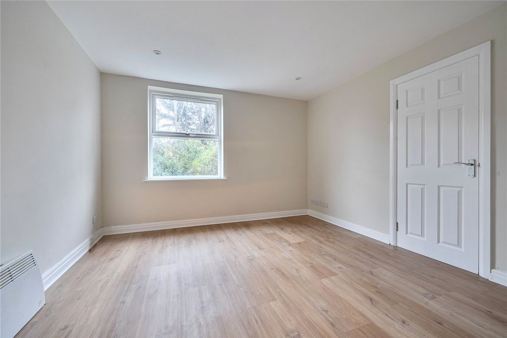 Property photo 2 of 11 Picture No. 08