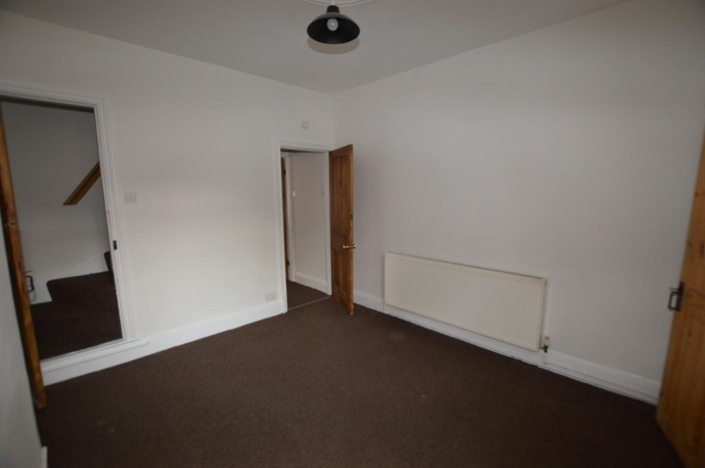 Property photo 3 of 10 Dining Room