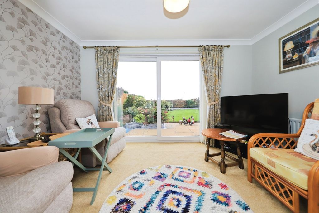 Property photo 3 of 20 Dining Room