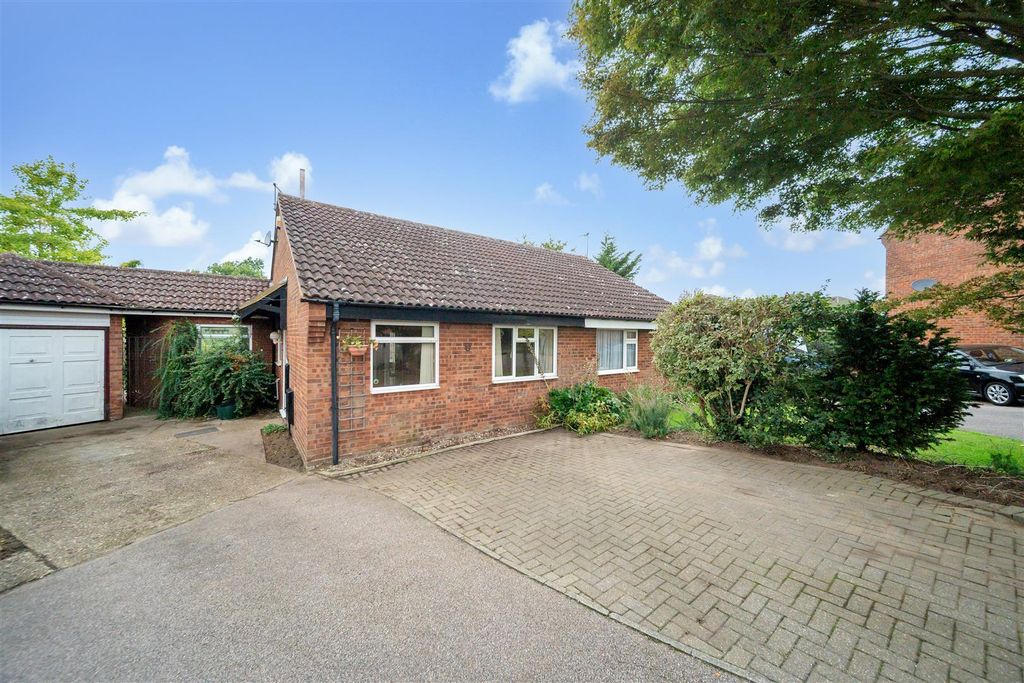 Property photo 1 of 12 Acorn Cl-07.Jpg