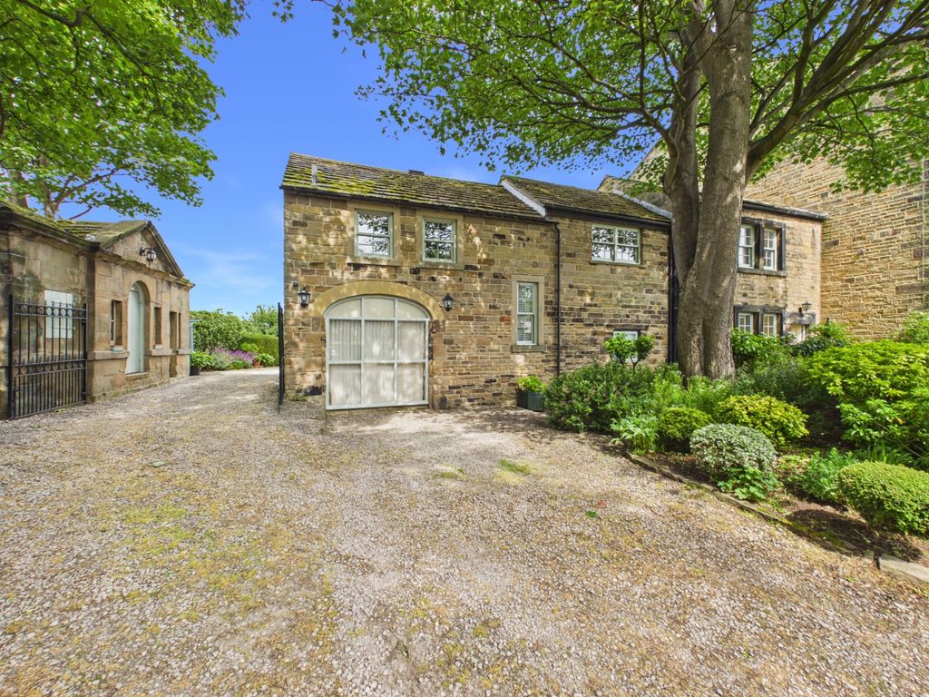 Property photo 2 of 34 Cam02637G0-Pr0043-Still003
