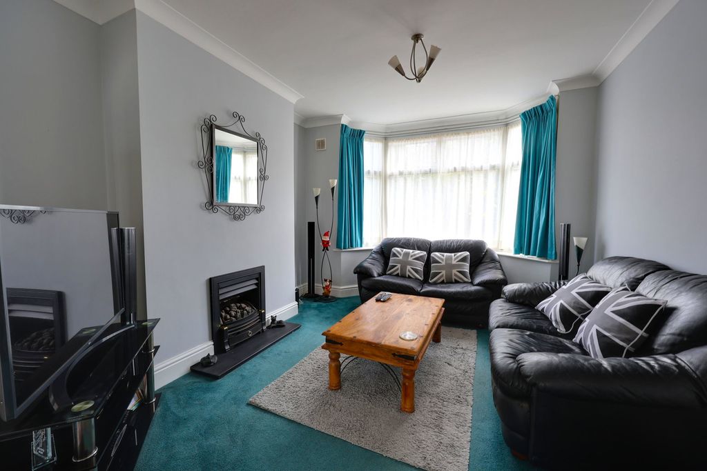 Property photo 3 of 29