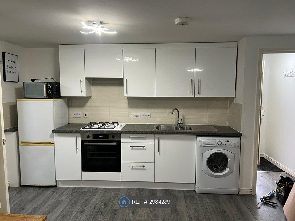 Property photo 2 of 27