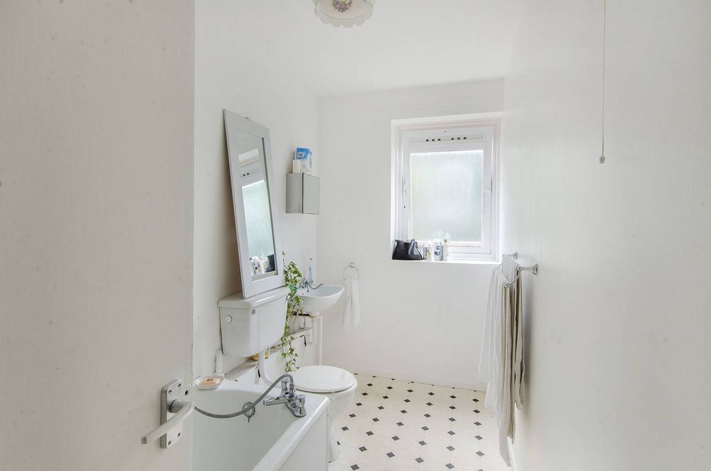 Property photo 3 of 3