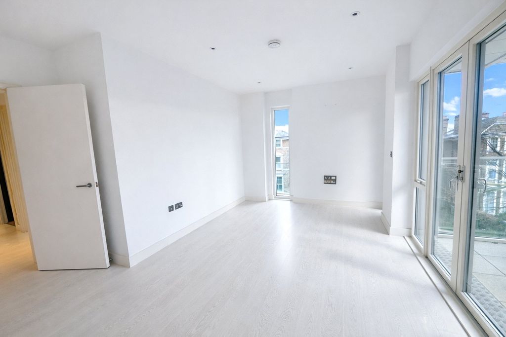 Property photo 3 of 16 Picture 3