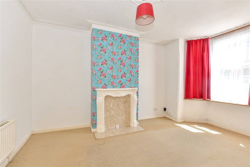 Property photo 3 of 9 Lounge