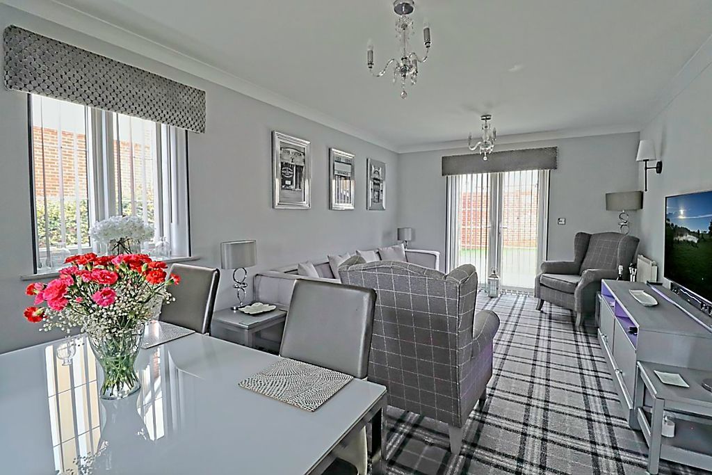 Property photo 2 of 18 Living Room