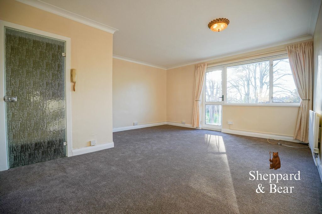 Property photo 1 of 19 Living Room