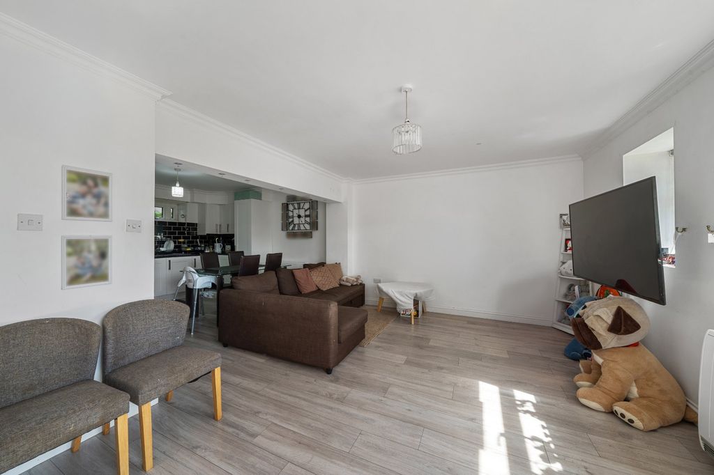 Property photo 3 of 8 Picture No. 09