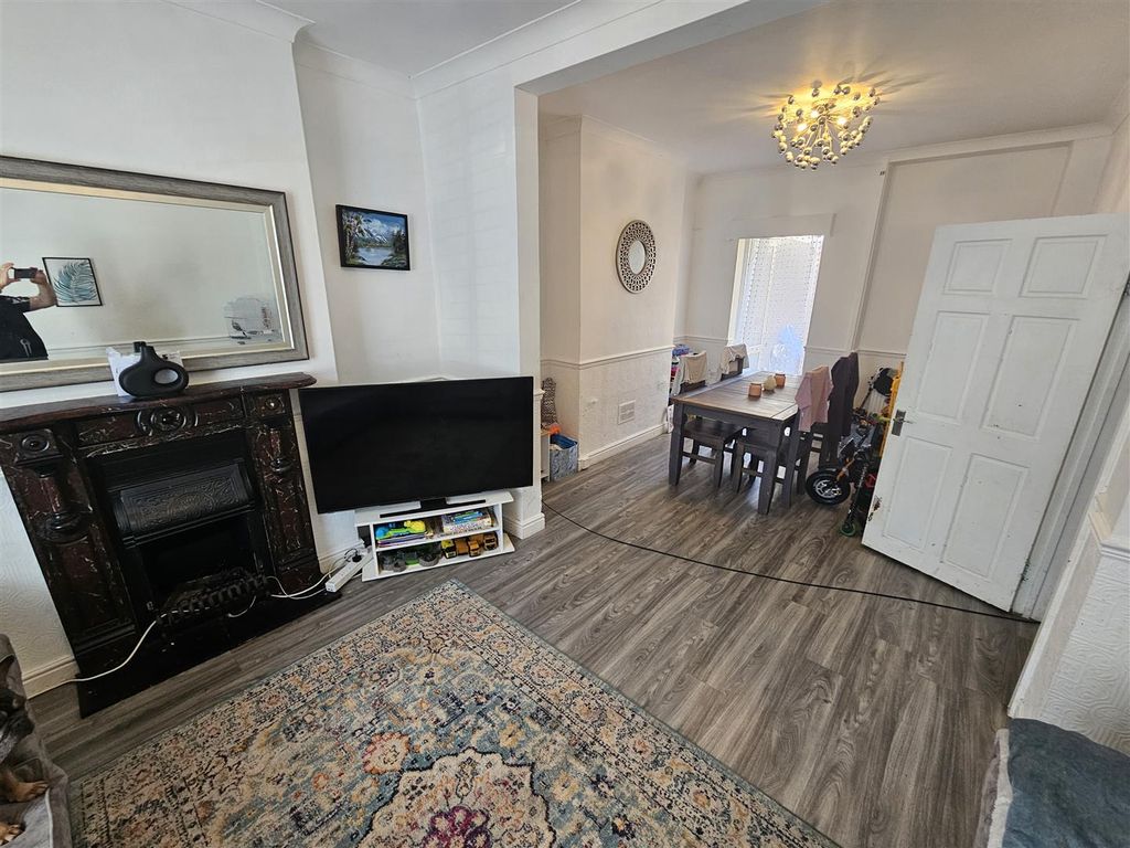 Property photo 3 of 7 Lounge