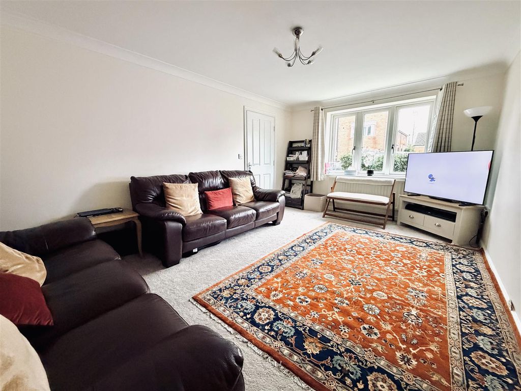 Property photo 2 of 24 Lounge